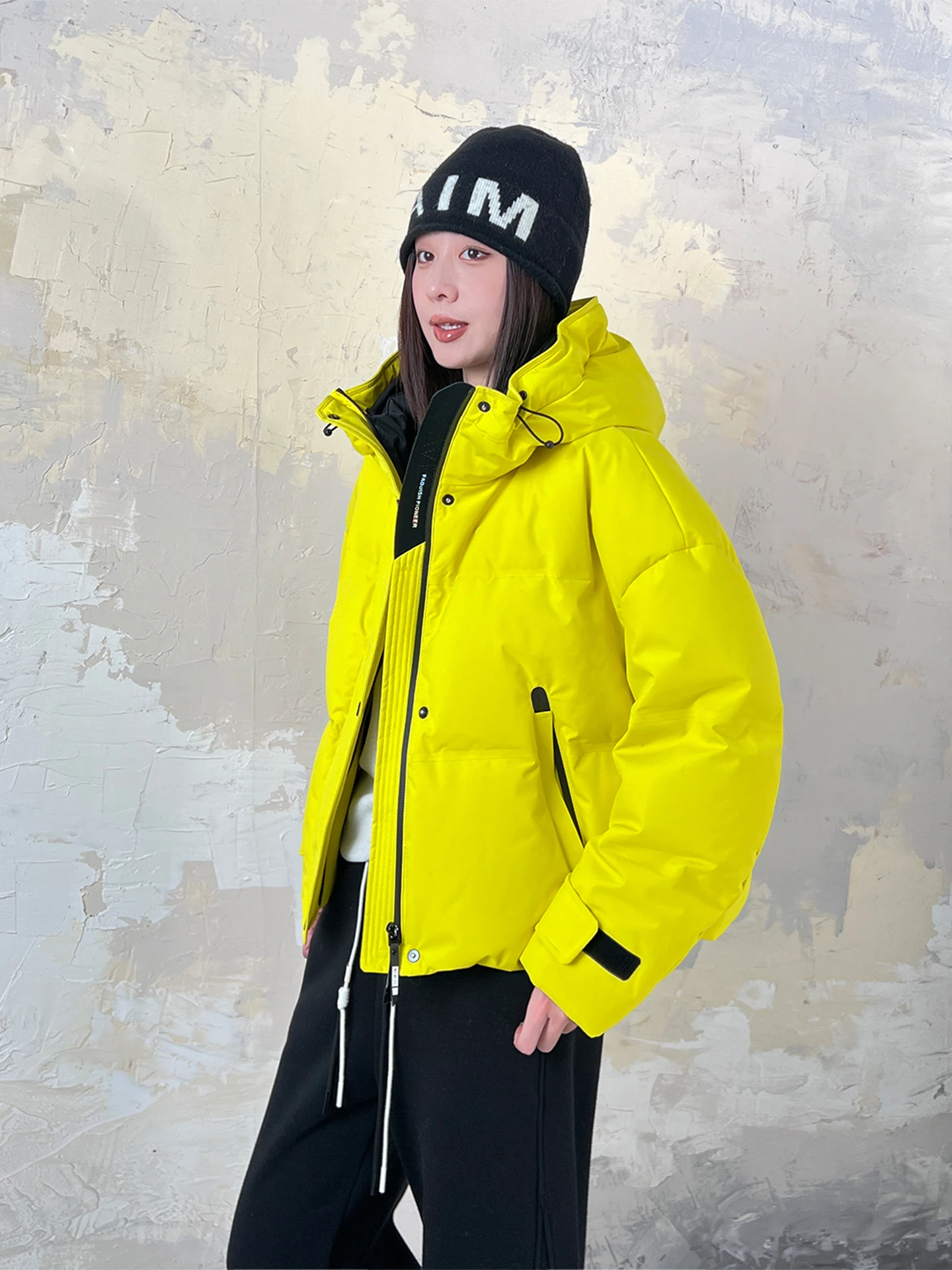 

Регулируемая зимняя женская куртка 2025 года с капюшоном, защитой от ветра, утеплителем из 90% белого гусиного пуха, со шнурком на талии, для активного отдыха, стандартный крой