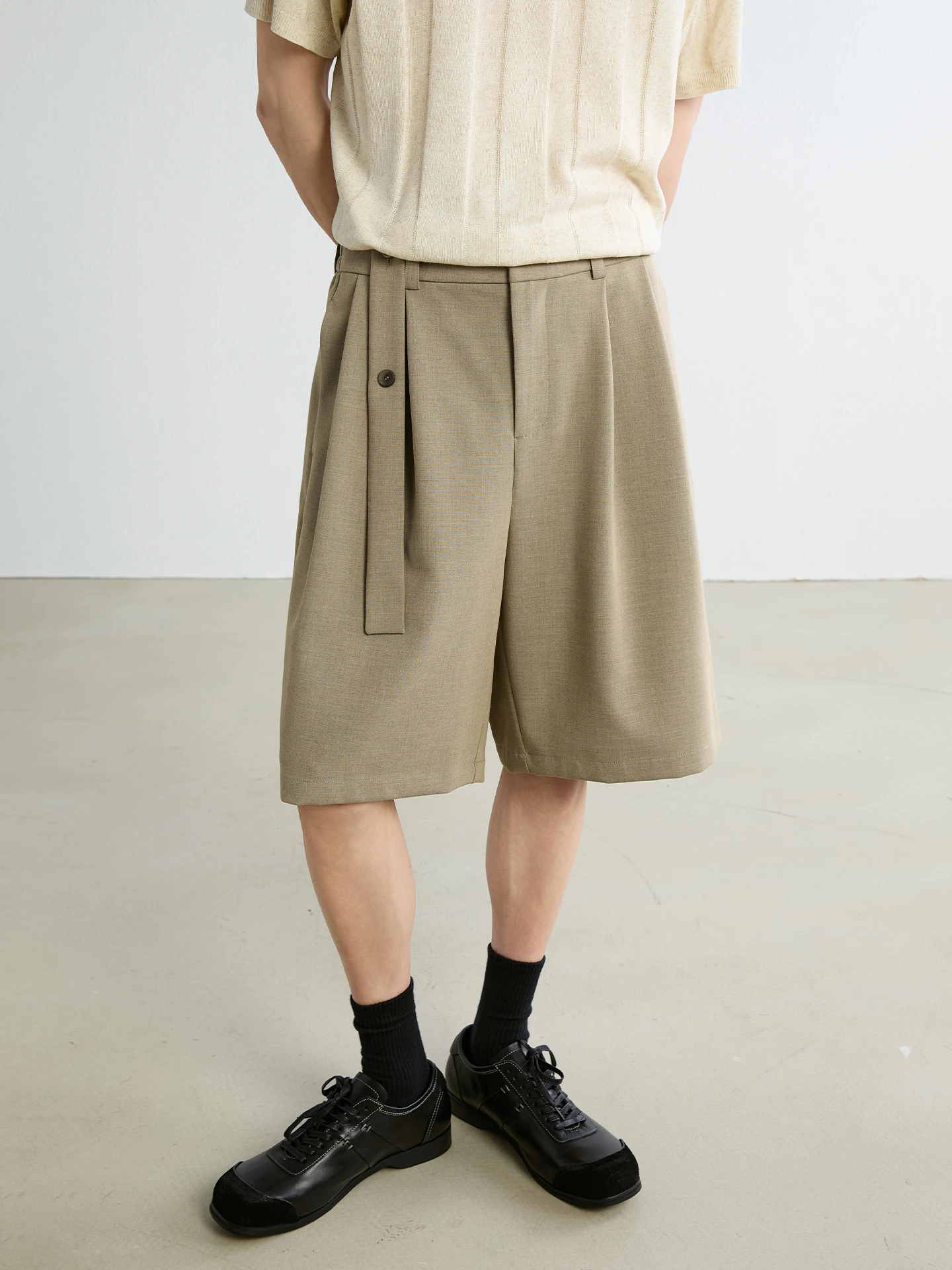 

DUUKS Men's Wool Short Pants Cool Feeling Thin Loose Fit Summer Casual Outerwear Five-Quarter Length Polyester Blend Elastic ...