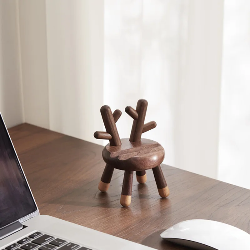 

Desktop creative deer stool personality cute office desktop lazy solid wood mobile phone holder log color