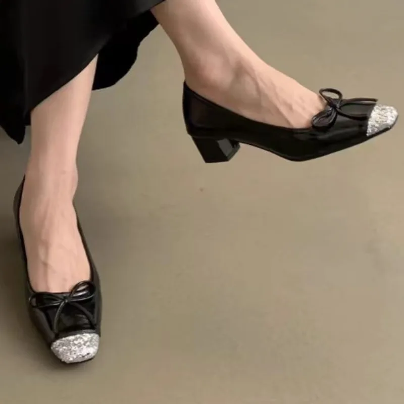 

Модные женские туфли Мэри Джейн с квадратным носком в стиле ретро, осень 2022, новые универсальные повседневные туфли на толстом каблуке с мягкой подошвой на высоком каблуке