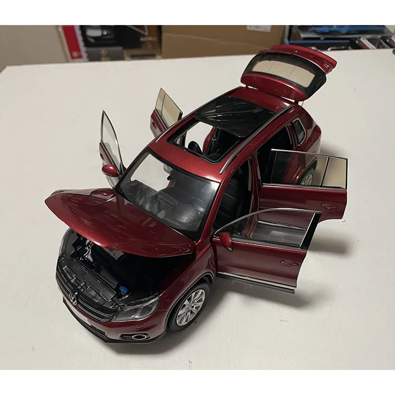 Diecast 1:18 Scale TIGUAN 2010 Alloy Car Model Collection Souvenir Display Ornaments Vehicle Decoration Toy