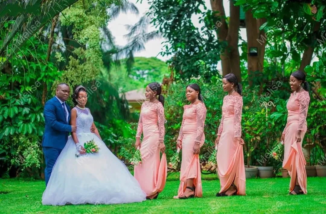 Customized Simple Sleeveless Lace Ballgown Wedding Dresses Sweep Vestido De Noiva Princesa Cheap Bridal Gowns