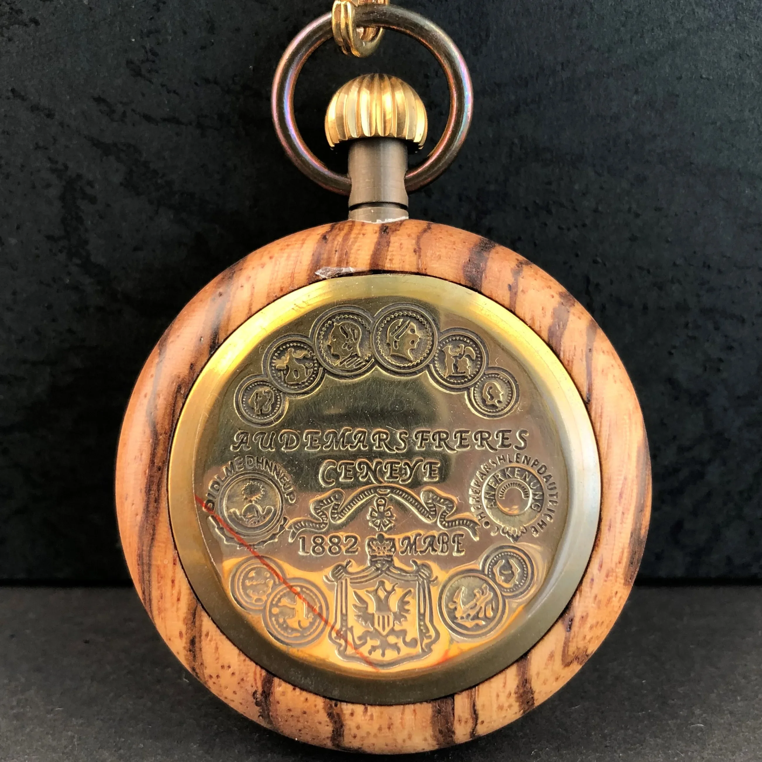 Retro Solid Wood Mechanical Pocket Watch For Men Women's Collection Souvenirs Pendant with Chain Gifts Clock