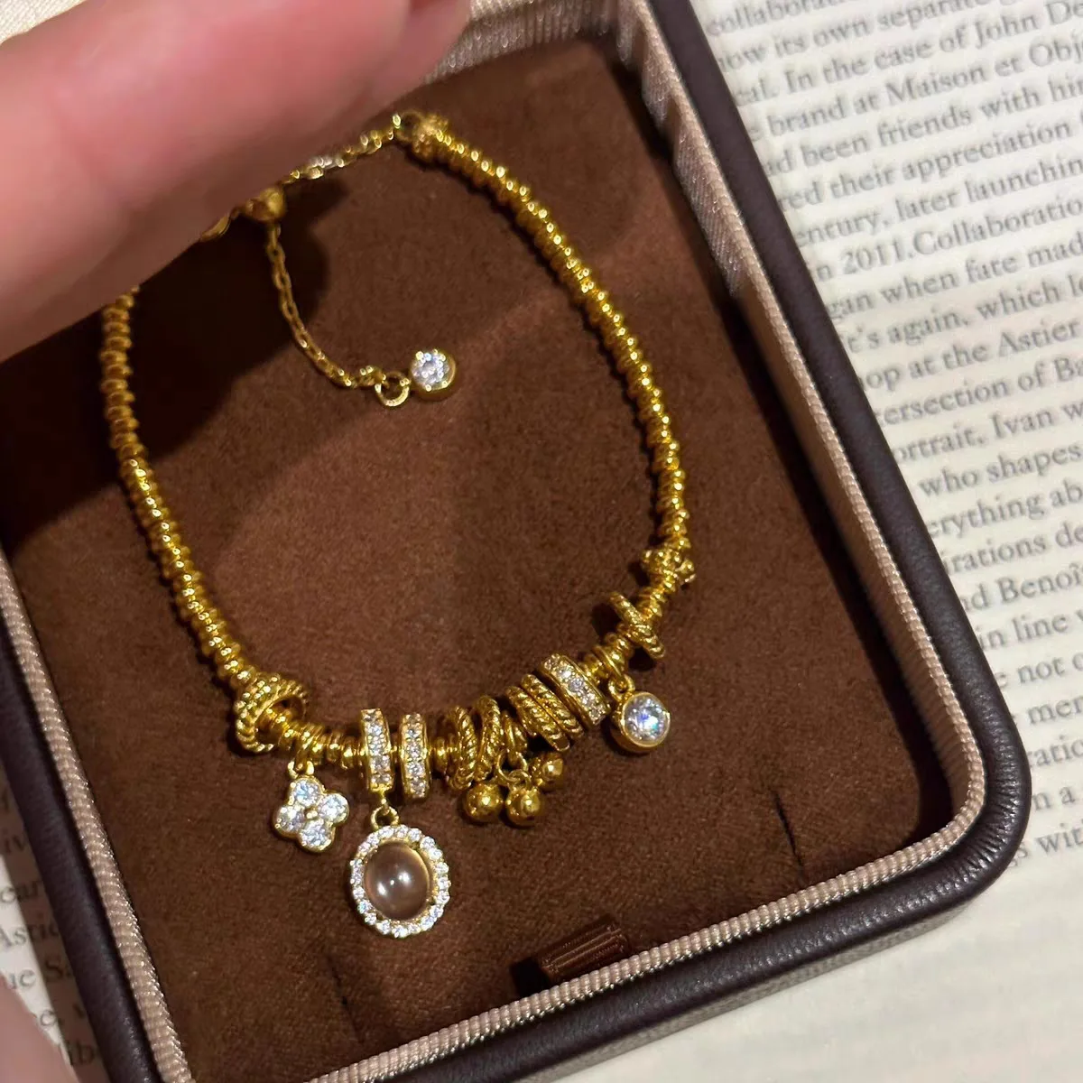 

Intertwined Bracelet for Women, 24K Gold, AU999 | Antique vine-motif rings with distressed finish, vintage imperial elegance.