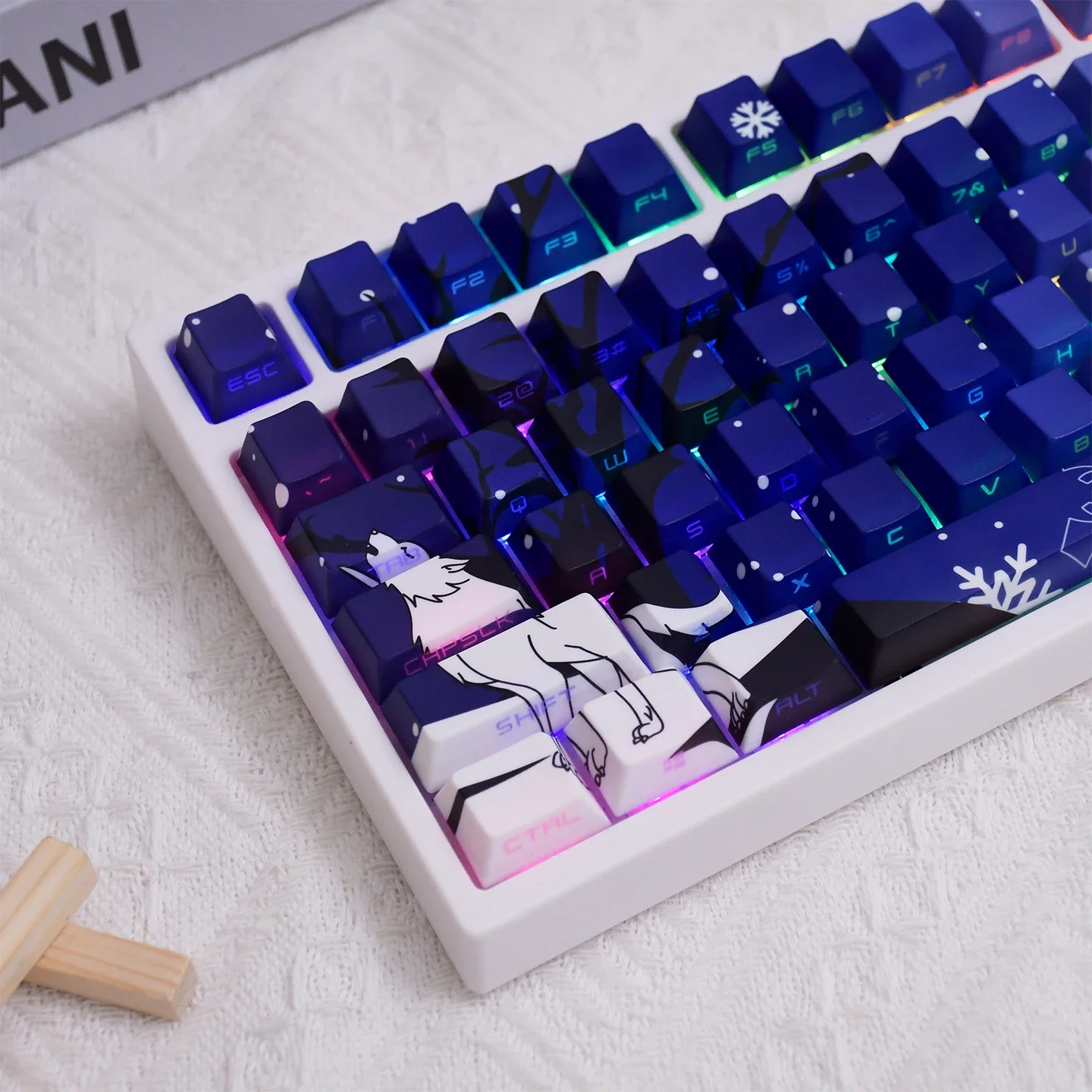 

Wooting60 side engraved keycap PBT original highly transparent snow wolf keycap atk68 wolf F spider 87F99F98 key