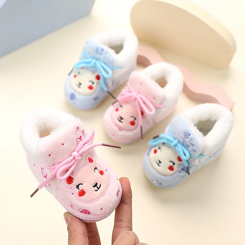 

Baby First Walker Boots with Warm Plush Kids Walking Shoes Comfortable Cute 2025 Winter New Girls Casual Boots with Cute Bears