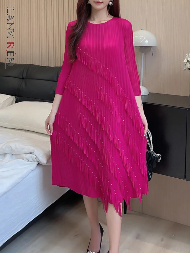 

LANMREM Tassel Pleated Dress For Women Round Neck Mid Length Solid Color Beaded Pullover Dresses 2023 Autumn Fashion 2DA1862