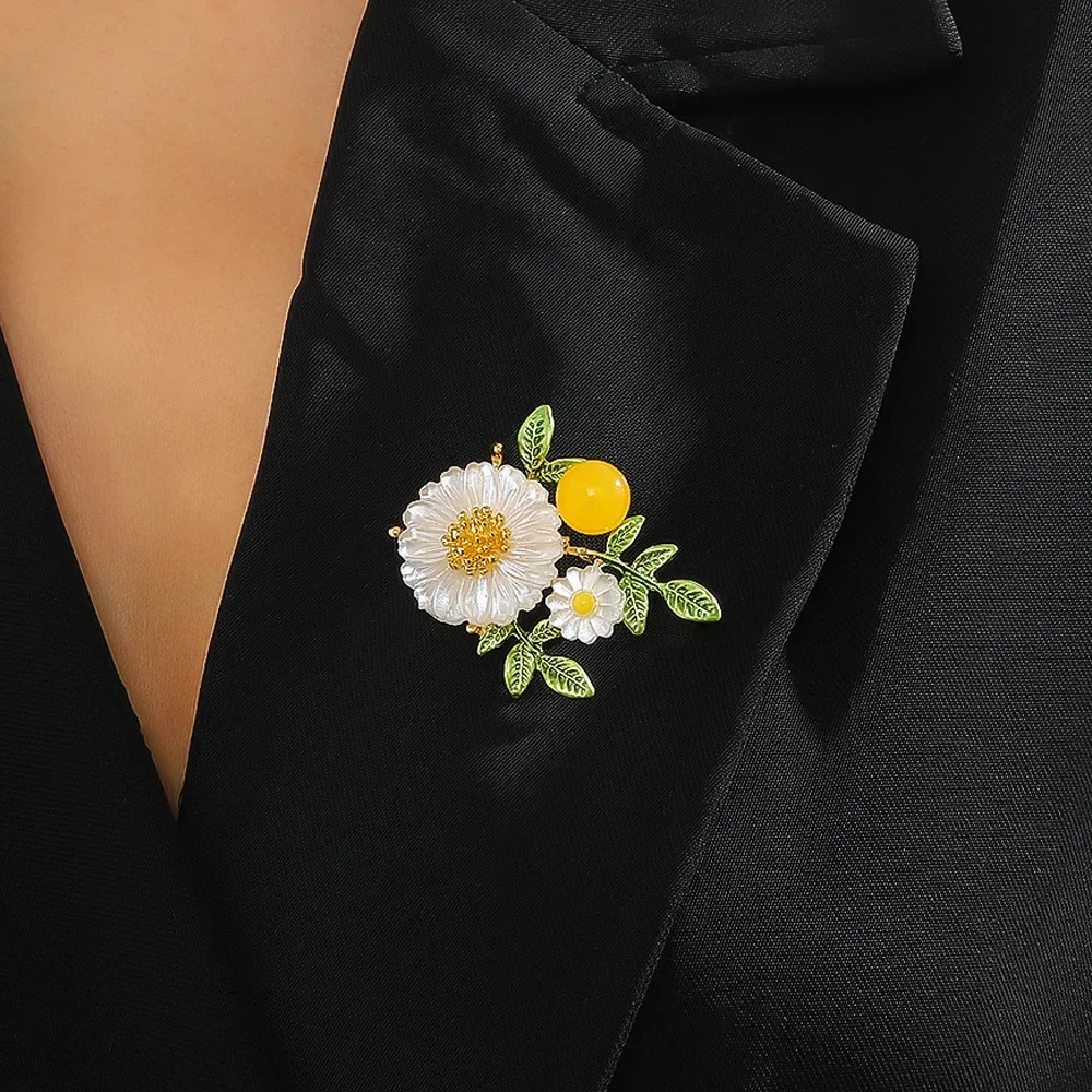 Fashion Daisy Flower Brooch Green Leaf Sunflower Lapel Pins Badge Jewelry For Jackets Backpack Scarf Hats Clothing Accessories