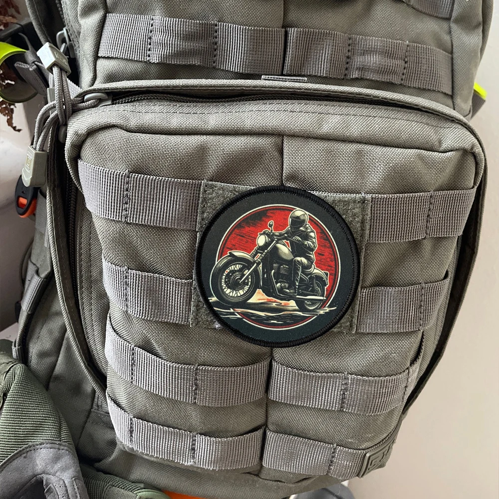 Parche táctico de morale chevron con velcro para mochila y airsoft - imagen 2