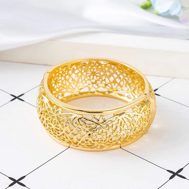 

Luxury Gold Color Fashion empty wisp wide bangle Women's engagement gift Atmospheric bangle Moroccan Wedding Jewelry