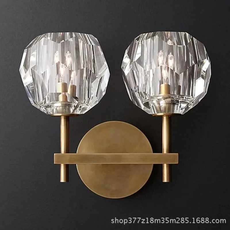 

Постмодернистский светильник в стиле лёгкой роскоши, простой настенный хрустальный светильник для спальни, американский креативный светильник для кабинета, отеля, виллы, гостиной, фоновый настенный светильник.