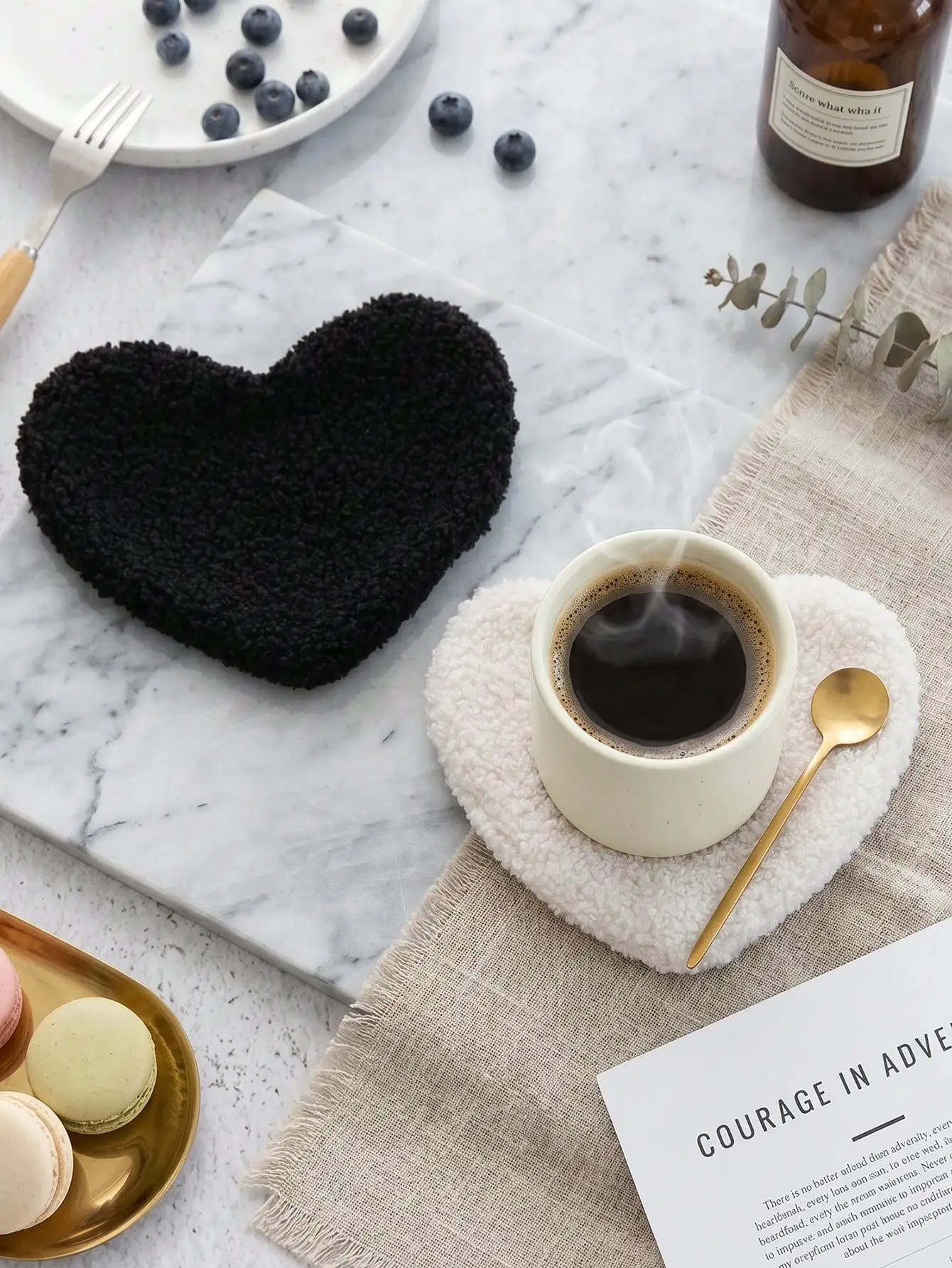

1pc White/Black Heart-Shaped Chenille Plush Coaster, Suitable For Wedding Bridal Party, Absorbent And Non-Slip, Cute And Soft For Mug, Home, Office, Bedroom, Kitchen Decor