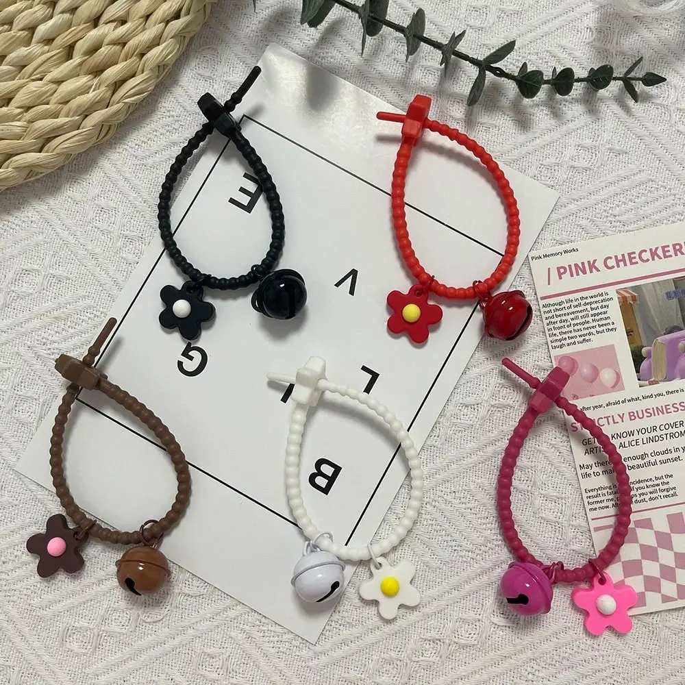 เครื่องประดับห้อยจี้ดอกไม้ทำจากซิลิโคนน่ารักพร้อมจี้กระเป๋าพวงกุญแจคู่สีลูกกวาดอุปกรณ์เสริมกระเป๋า