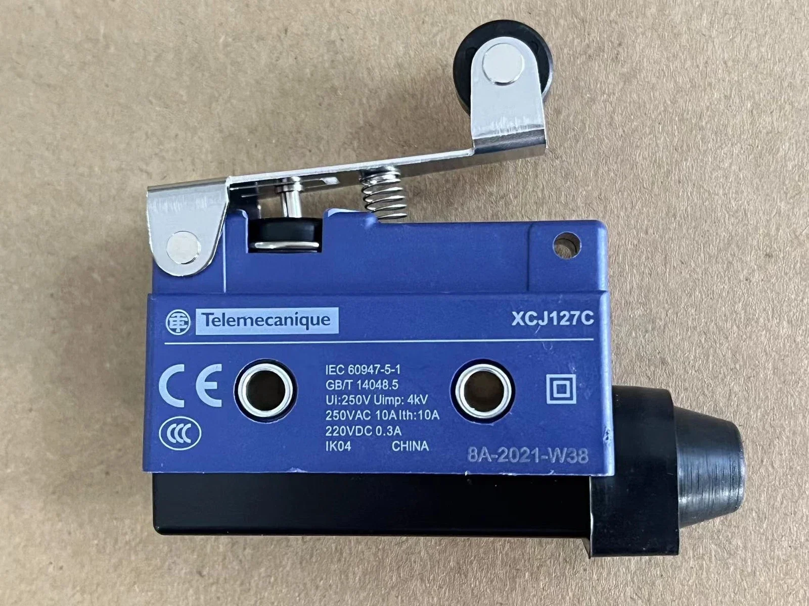 

XCJ-127 XCJ127 XCJ-127C XCJ127C Limit switch XCJ - short flat roller lever plunger - 1C/O