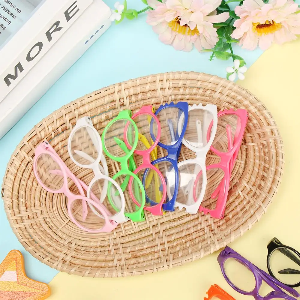 Occhiali da bambola colorati alla moda adatti per occhiali da vista in miniatura per bambole da 18 pollici Lenti trasparenti Occhiali con montatura rotonda Accessori per bambole da casa da gioco