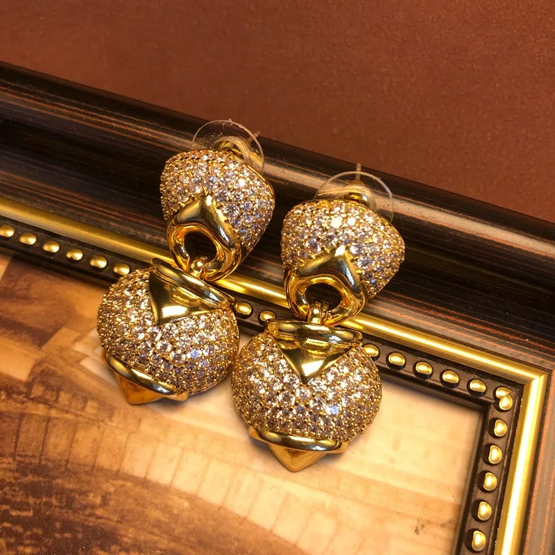 orecchini-a-lobo-alla-moda-in-rame-placcato-oro-vero-con-zirconi-intarsiati-ago-in-argento-s925