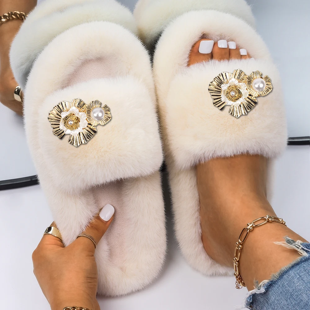 Slippers Women Fluffy Slides Golden Flower Decor Luxury Designer Sandals Ladies Faux Fur Flip Flops Flat Slippers Furry Shoes