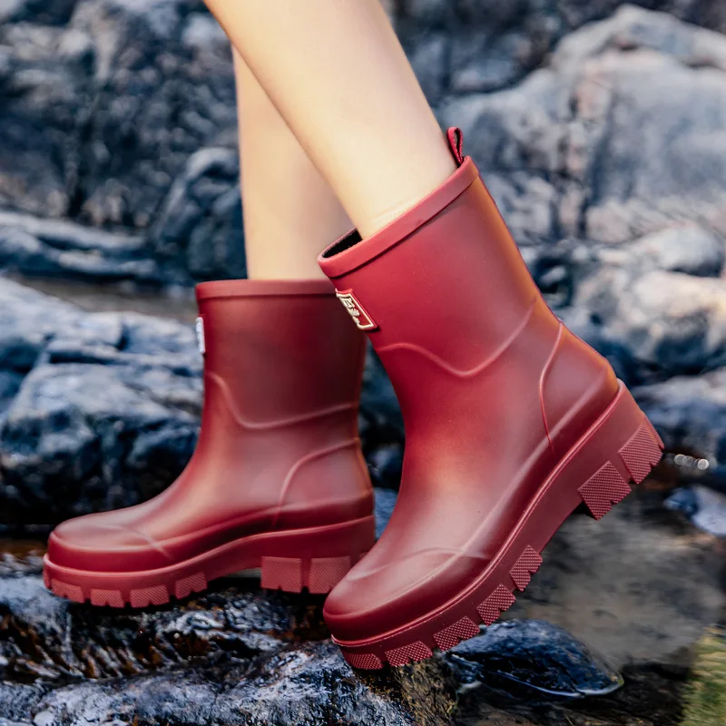 2026Fashionable Korean Women's Mid-Calf Rain Boots Thick Bottom Wear-Resistant Anti-Slip Waterproof Car Wash Shoes Water-Proof