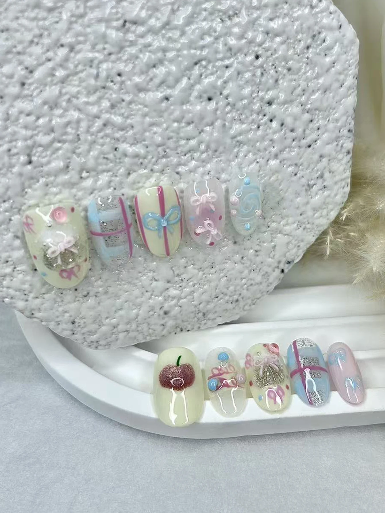 10개입 꿈꾸는 듯한 달콤하고 귀여운 핸드메이드 프레스온 네일 체리 보우 스월즈 가짜 네일 탈부착 가능