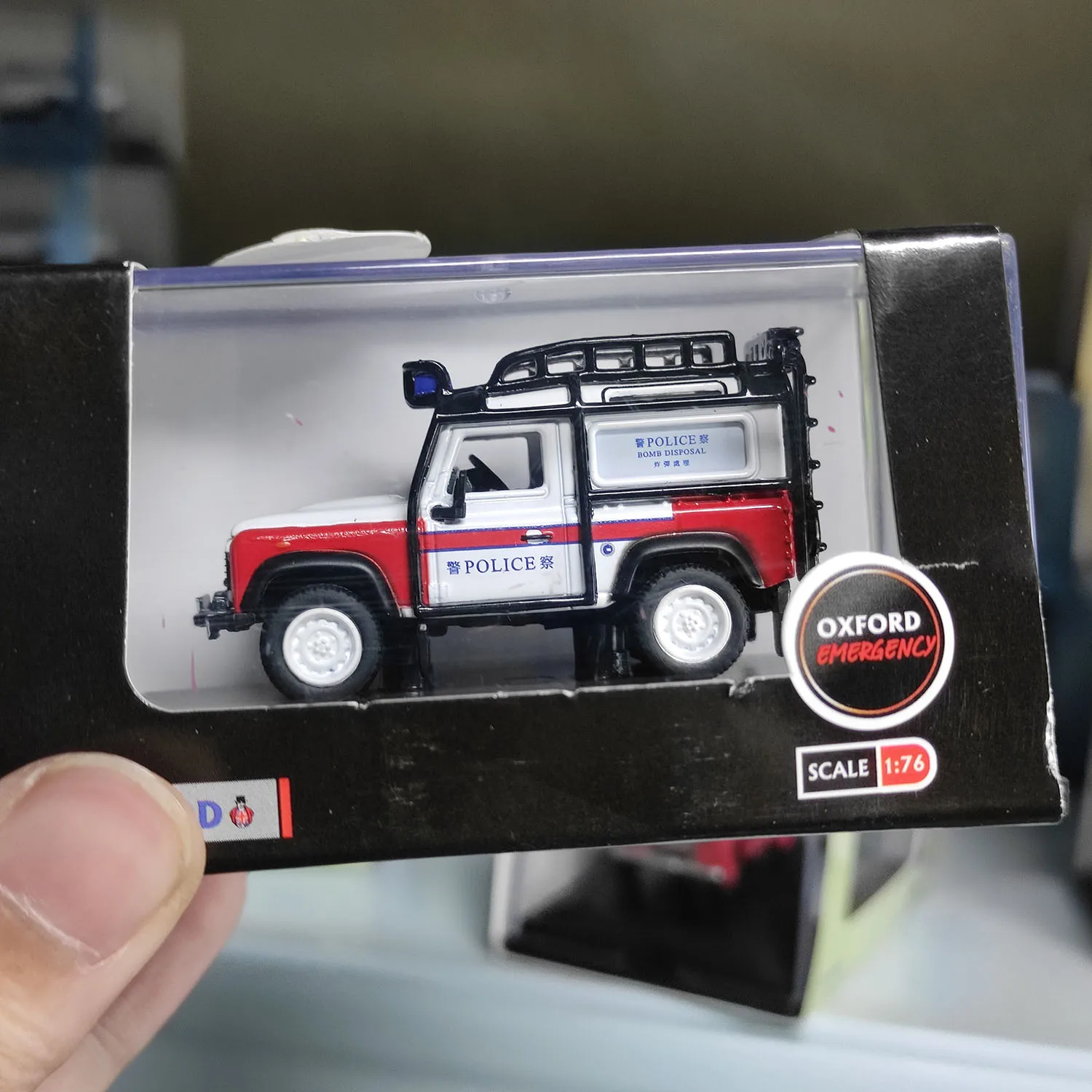 Diecast OXFORD 1:76 Scale Land Rover Fire Truck Rescue Vehicle Alloy Car Model view 3