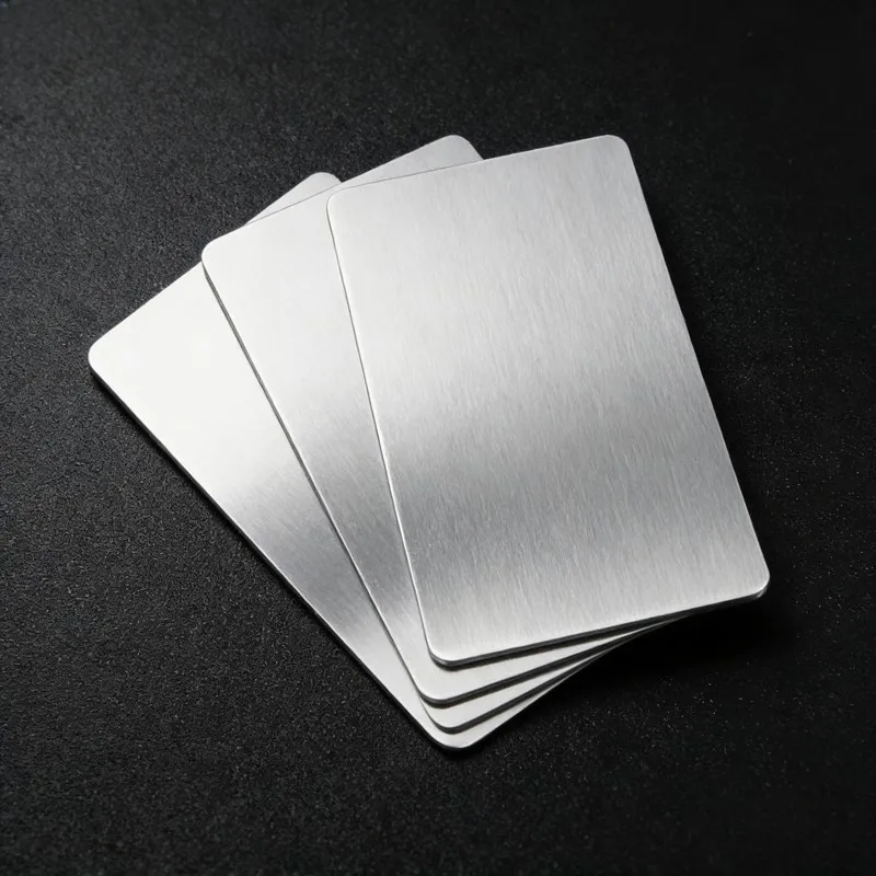 

2 шт. визитные карточки из нержавеющей стали с гравировкой логотипа, прочные для подарков на клиенте, профессиональная деловая связь
