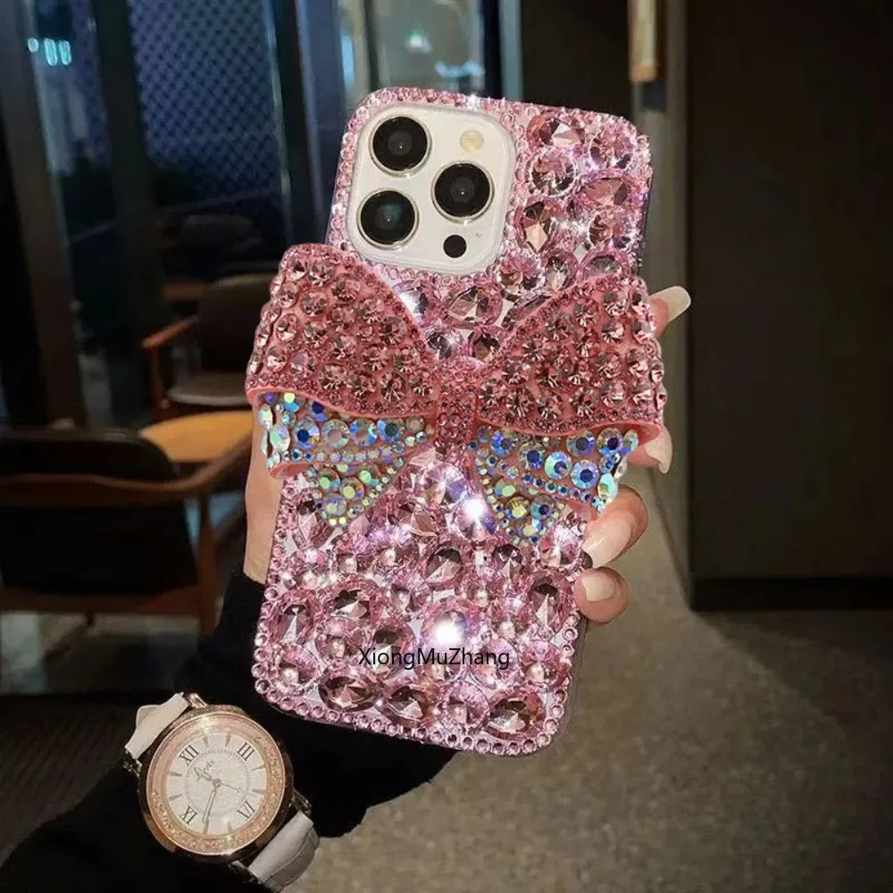 Coque de téléphone de luxe faite à la main en cristal avec nœud papillon en pierre et diamants pour iPhone 11 12 13 14 15 Pro Max 16 Plus 17 Pro Max Xs Max