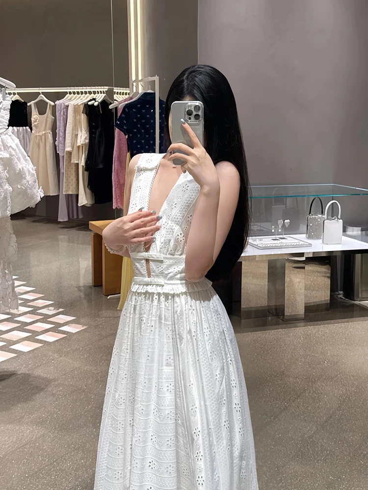 French Champs-style white V-neck lace cutout embroidery long sleeveless dress 2025 Summer new style