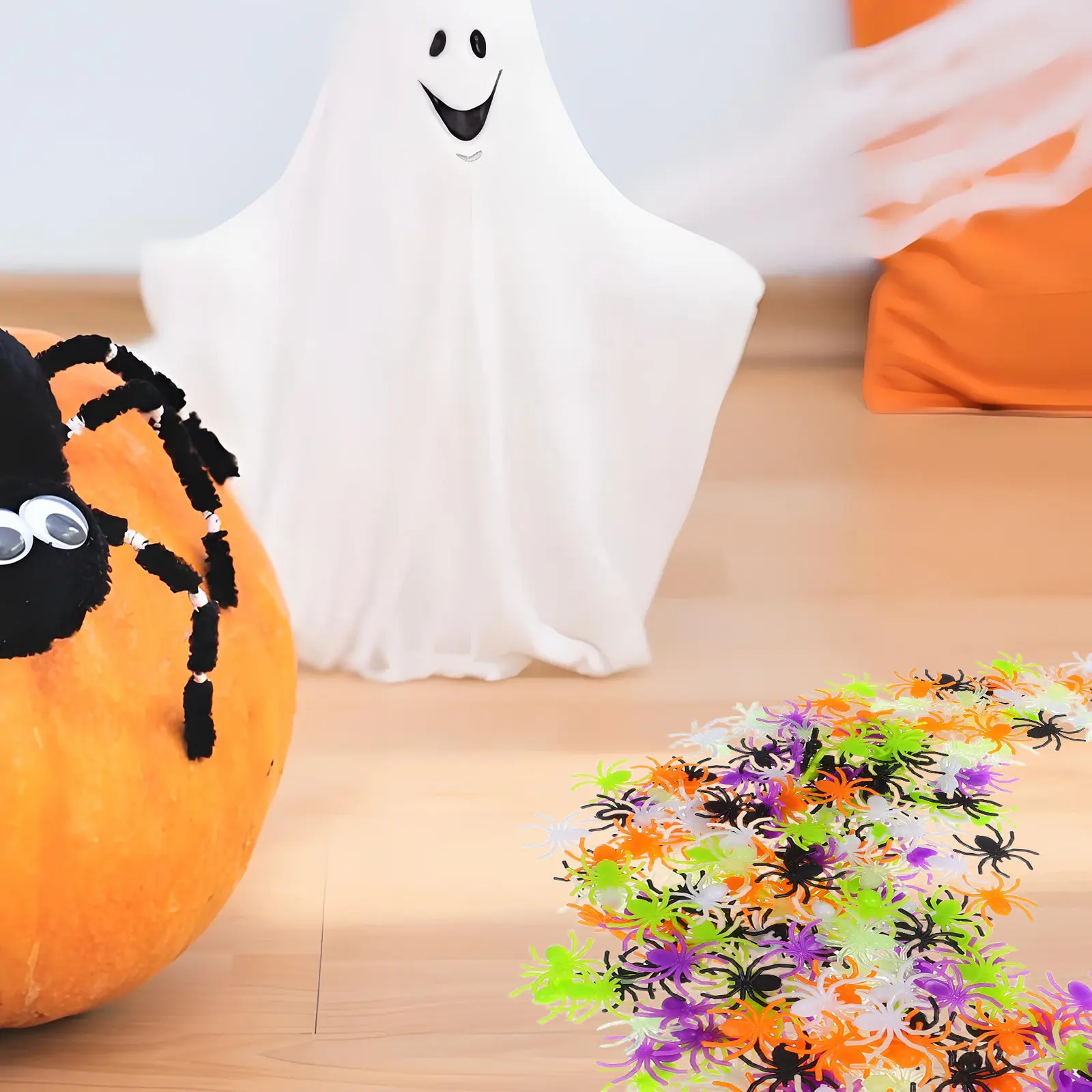 300Pcs Realistic Halloween Plastic Spiders Small Fake Creepy Prank Props for Party Decorations Scary Decor Halloween Spiders