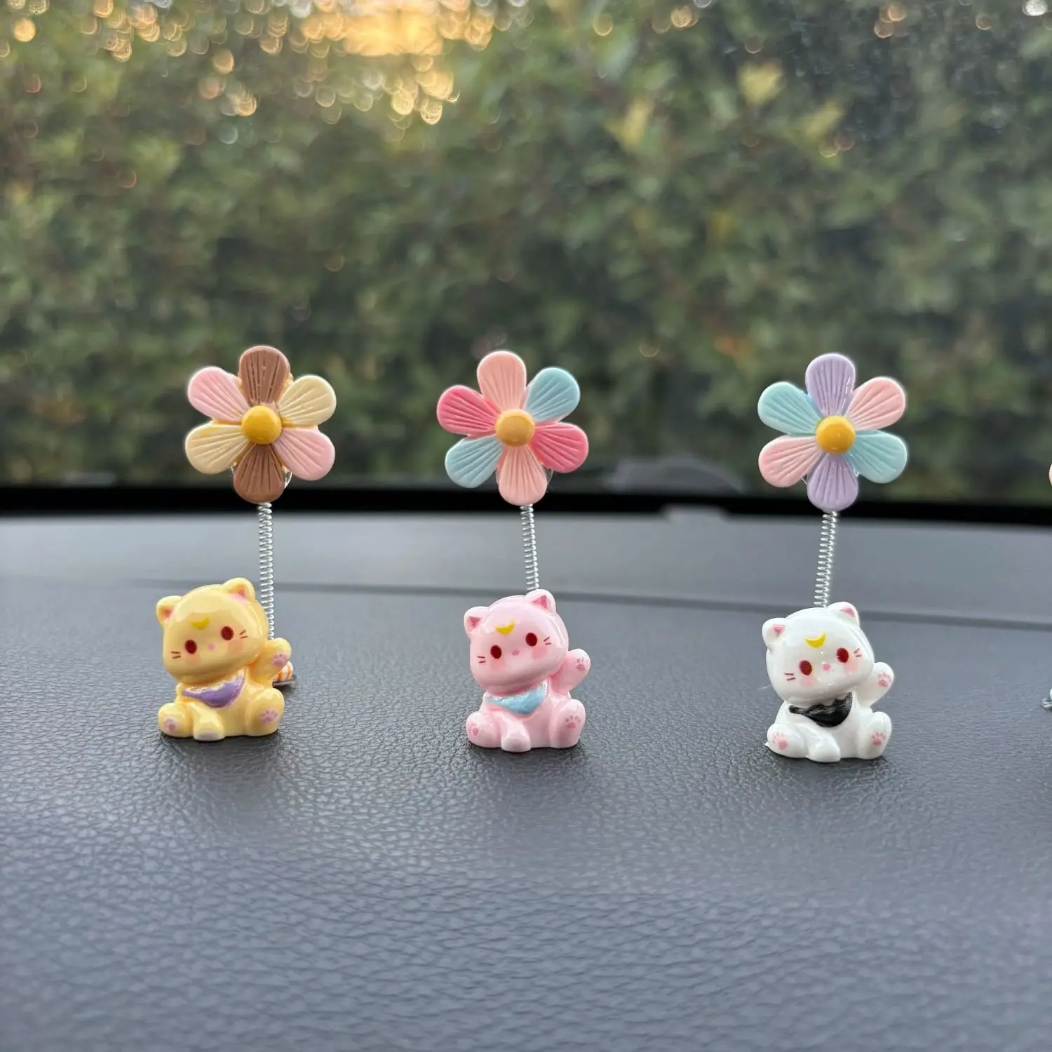 2025 new small flower kitten car ornament, center console decoration in the car, fresh shaking head flower ornament
