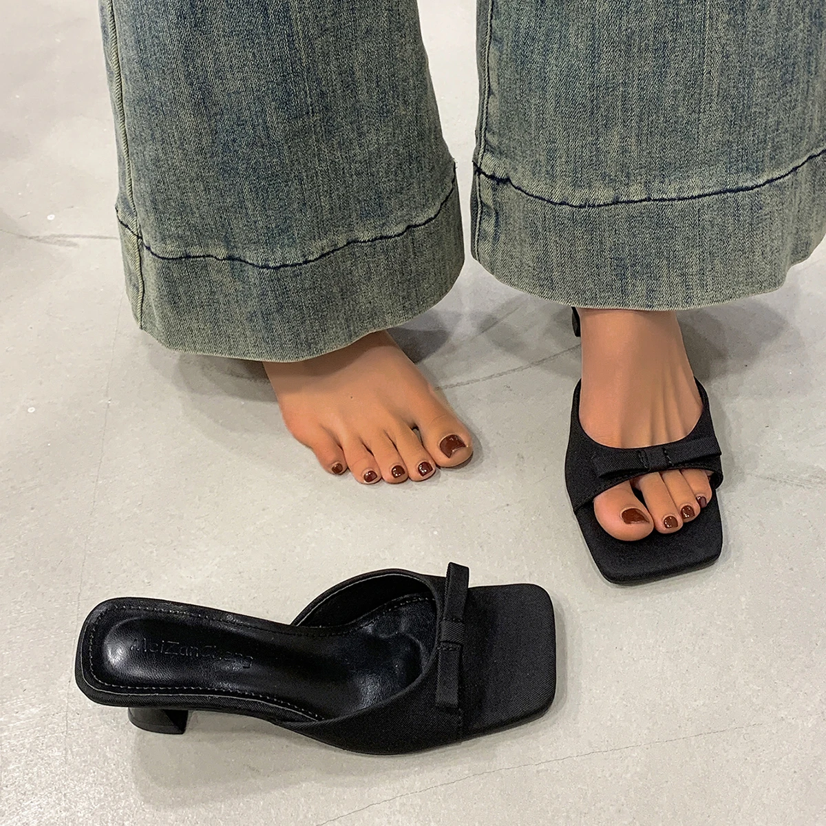 Frauen Sommer Neue Luxus Marke High Heel Sandalen Vielseitig Einfache Schlanke Ferse Sandalen Hausschuhe