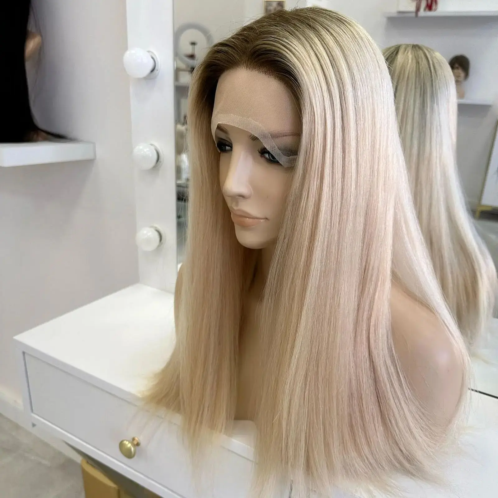 

Женский парик высокой плотности 13x4 Ombre Пепельно-русый Роскошный синтетический HD парик фронта шнурка Натуральный прямой предварительно сорванный парик для вечеринки