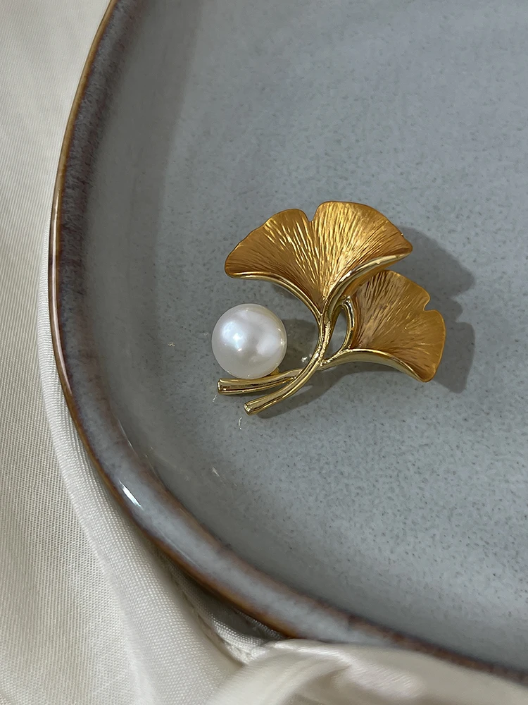 Литературная ретро-обратная осенняя брошь гинкго билоба с натуральным сильным светлым жемчугом, темпераментная ниша, высококачественная булавка