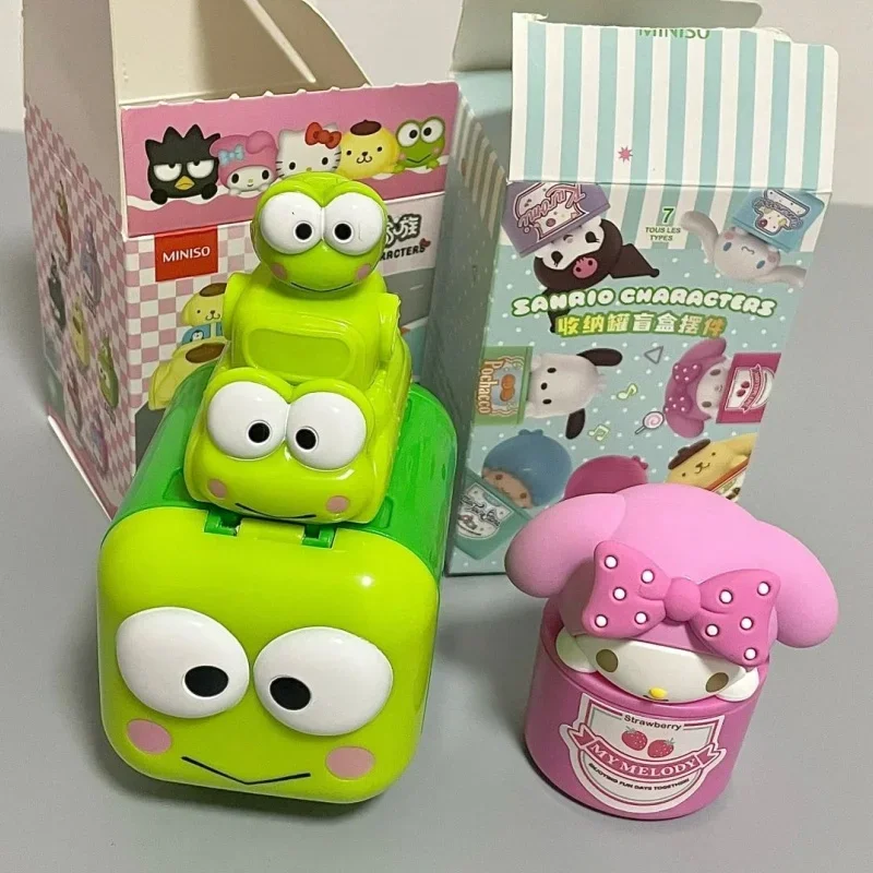 

Оригинальная игрушечная машинка Sanrio с семейным персонажем, кавайная аниме фигурка, коробка, коллекционные украшения, модель, подарок на день рождения, праздничные подарки