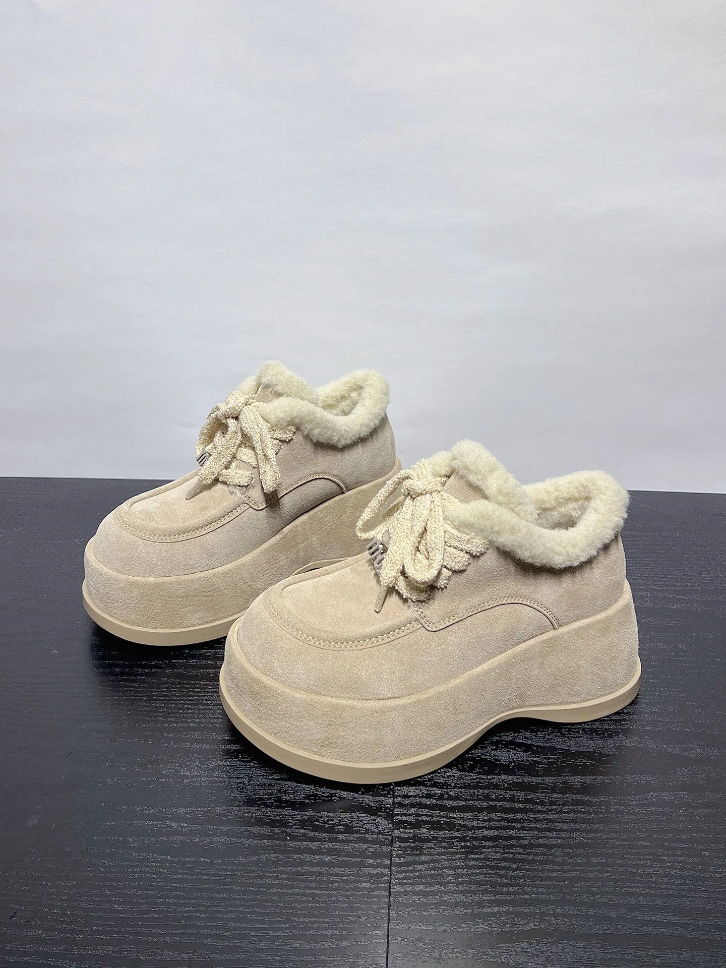 

Женские зимние теплые ботинки на флисовой подкладке, повседневные, увеличивающие рост, новинка 2025 года, модные, универсальные, пушистые