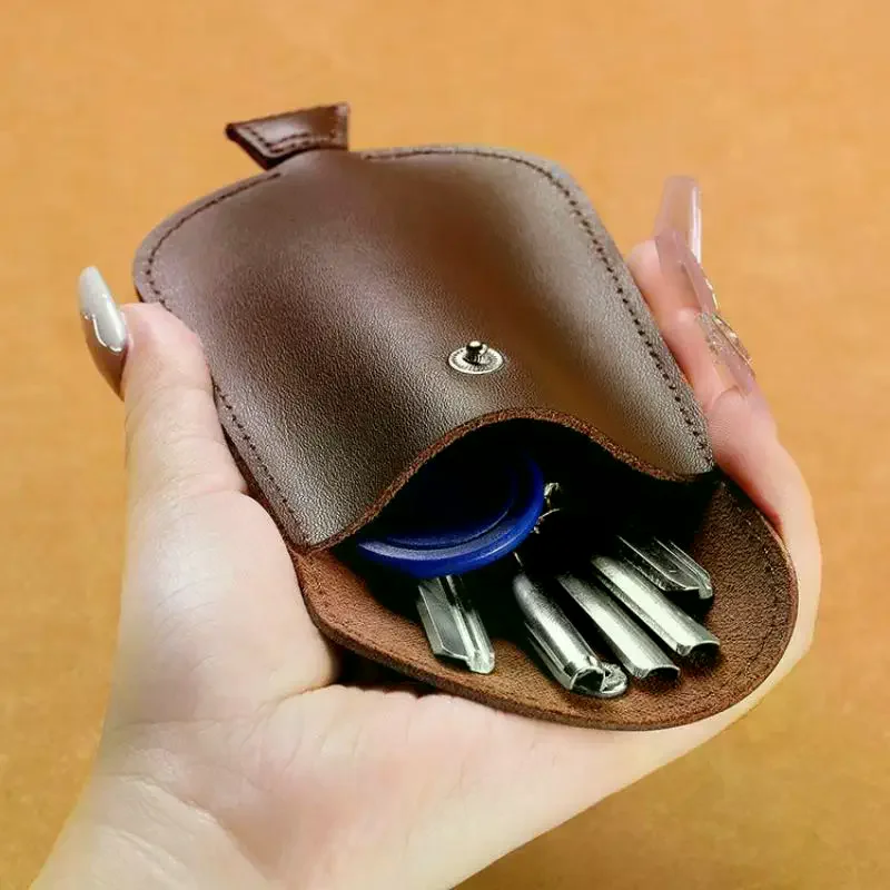 Retro Pull Out Key Holder in PU Leather Portable Keychain Pouch for Secure Storage
