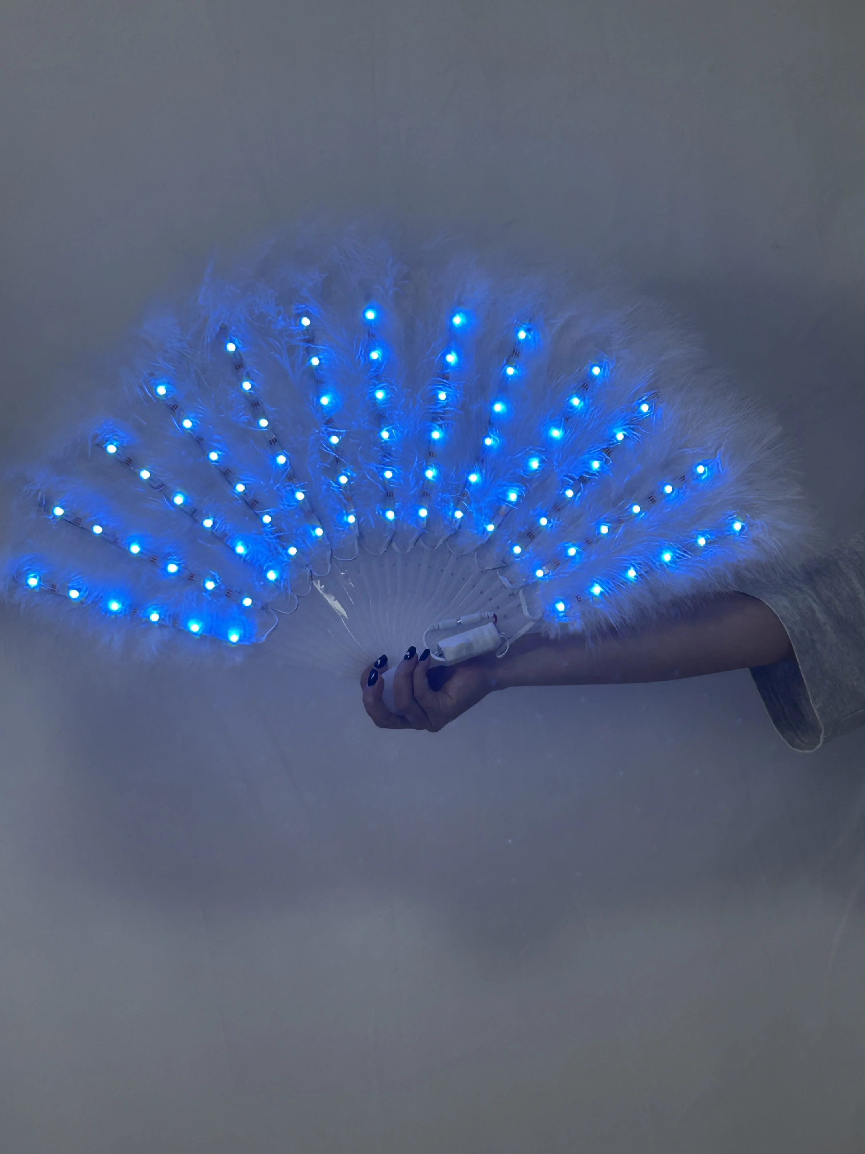 Right Hand Fan LED Lighting White Feather Fan 40*70cm Stage Performance Character Props Portrait Shooting Costume Matching Props