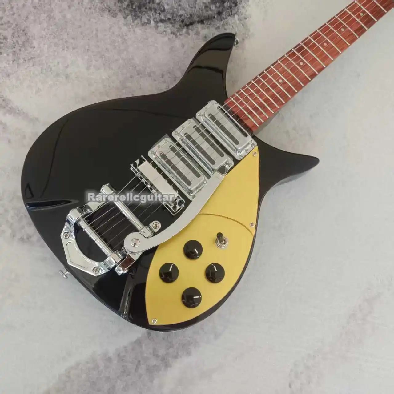 High Quality Black 325 6-String Electric Guitar with Gold Sparkle Pickguard, Bigsby Tremolo Bridge & 527mm Short Scale Length view 4