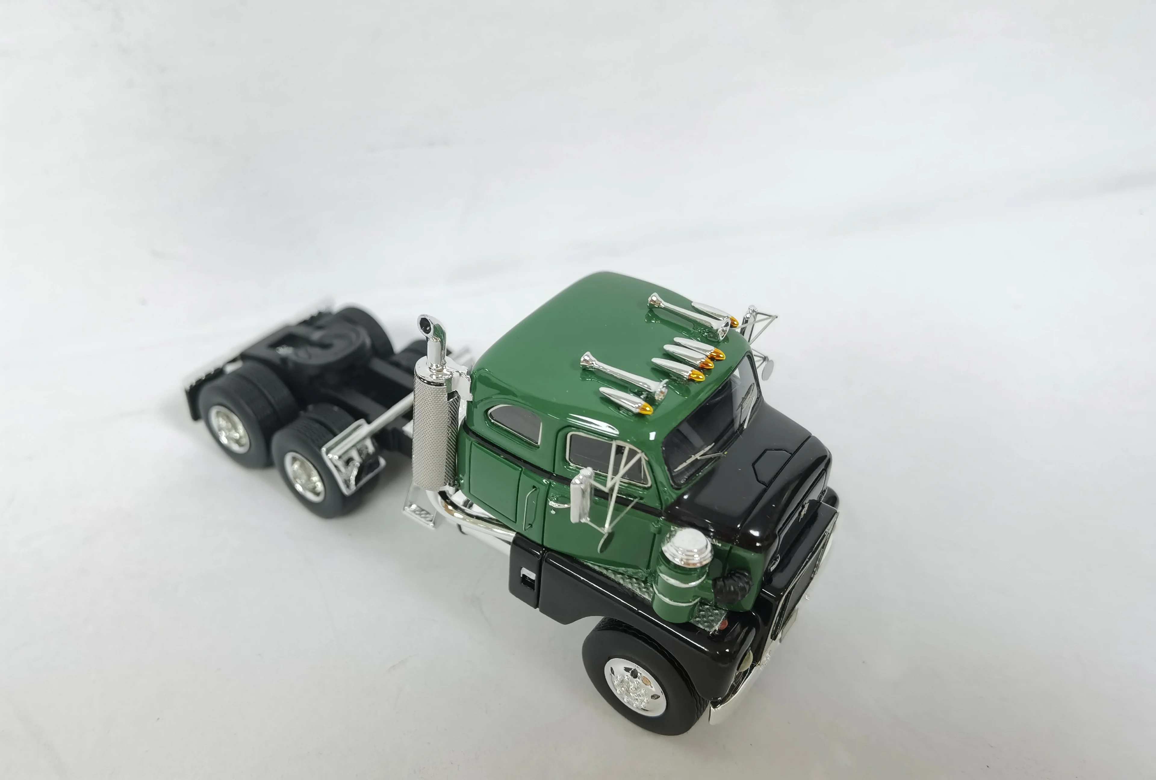 

Car Model -Top Shelf 1/64 Scale High Quality Resin International RDFC405 Tractor-Green For Gift