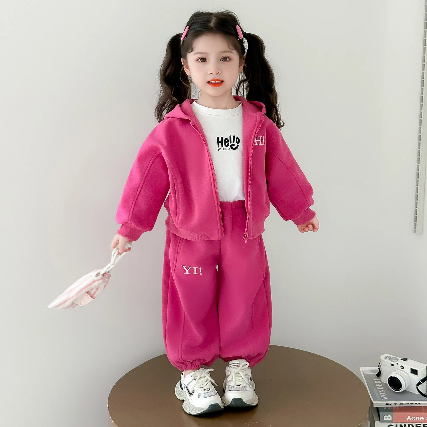 

Детский спортивный костюм, однотонный топ с капюшоном и вышивкой букв, свободные широкие брюки, простой удобный комплект из двух предметов для девочек