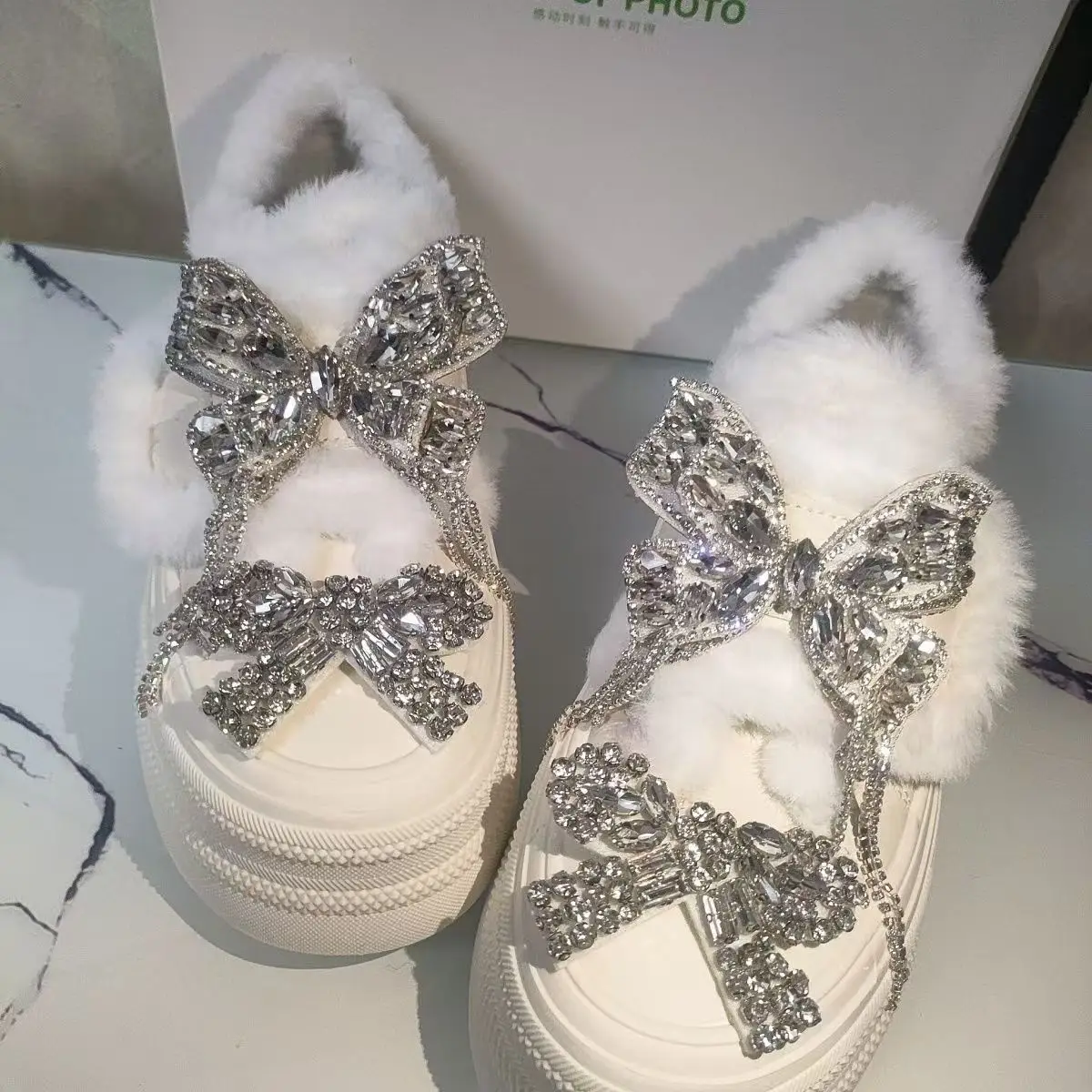 

Luxurious rhinestone tassel women's cotton shoes, large-sized thick-soled casual and comfortable sports shoes 35-40