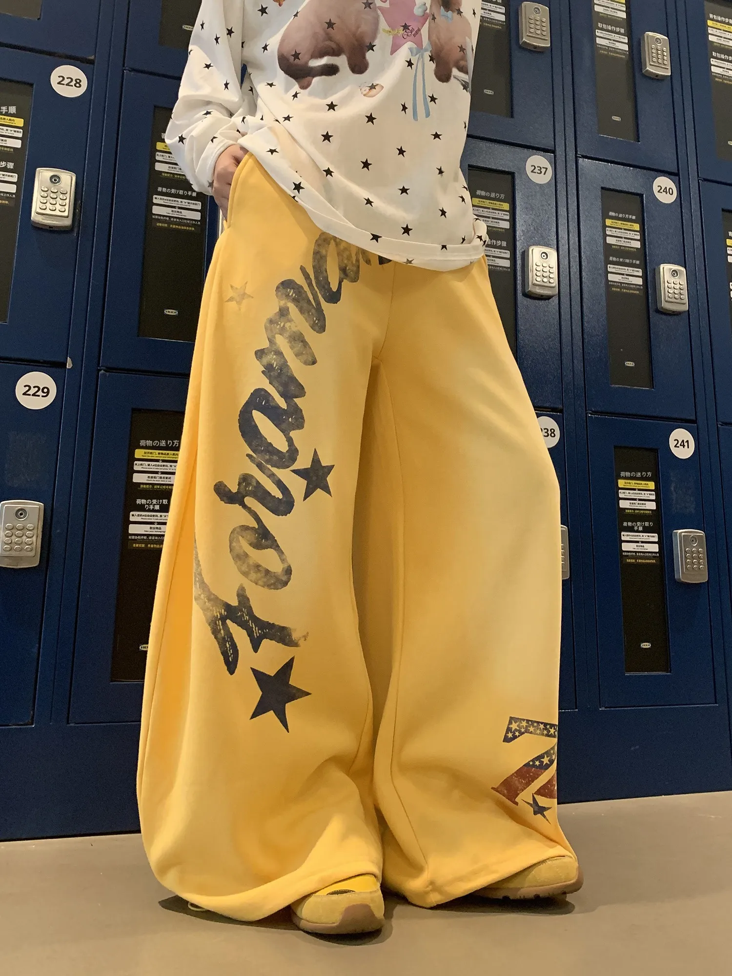 

Женские широкие брюки в уличном стиле с эффектом омбре, принтом «Planet American Letter» и эффектом выцветания, свободного кроя, из смесового хлопка, в стиле High Street