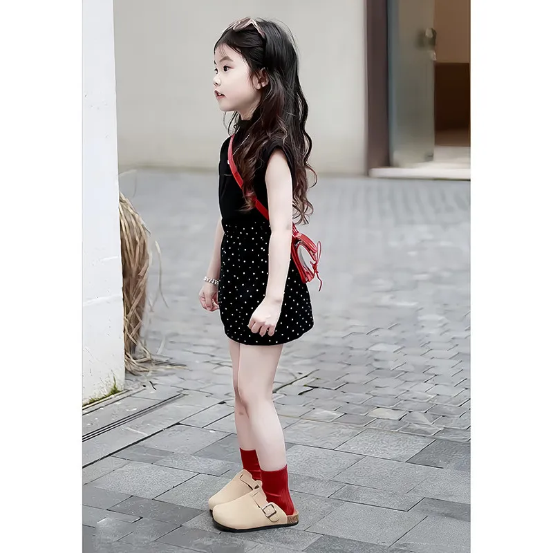 طقم بناتي صيفي جديد النسخة الكورية للأطفال بأكمام قصيرة T + تنورة منقط مكونة من قطعتين