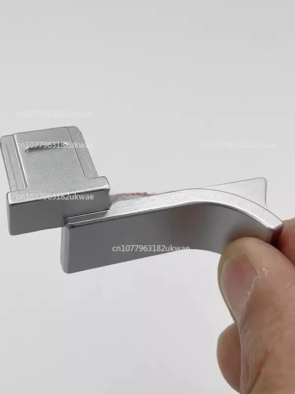 

Compatible with M11 M10 M240 dlux87 Q2 Q116 Thumb Grip Hot Shoe Handle