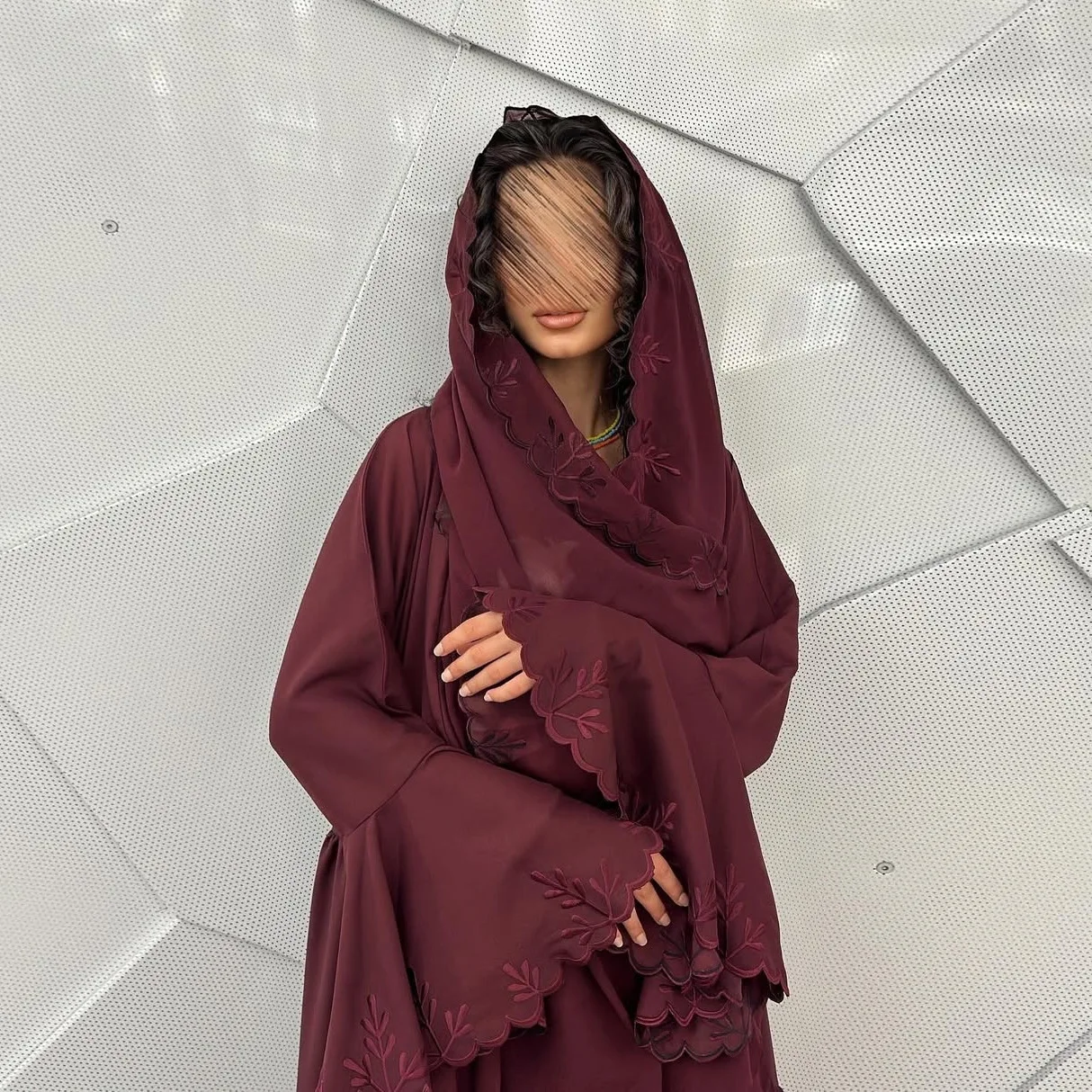 Moda feminina muçulmana mangas de chifre cor sólida bordado grande balanço robe dubai verão novo incluindo lenço cw31528