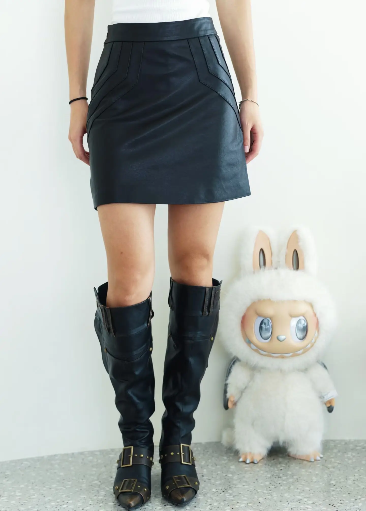 Minifalda de cuero auténtico para mujer, minifalda corta Sexy en forma de A con parte delantera, 100% de piel de oveja de gama alta, moda 2025