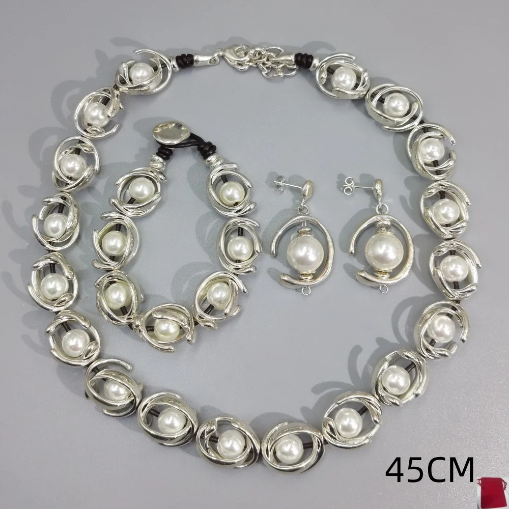 2026 Spain Light Luxury Crescent Pearl Bead Jewelry Three Piece Surprise Gift Set