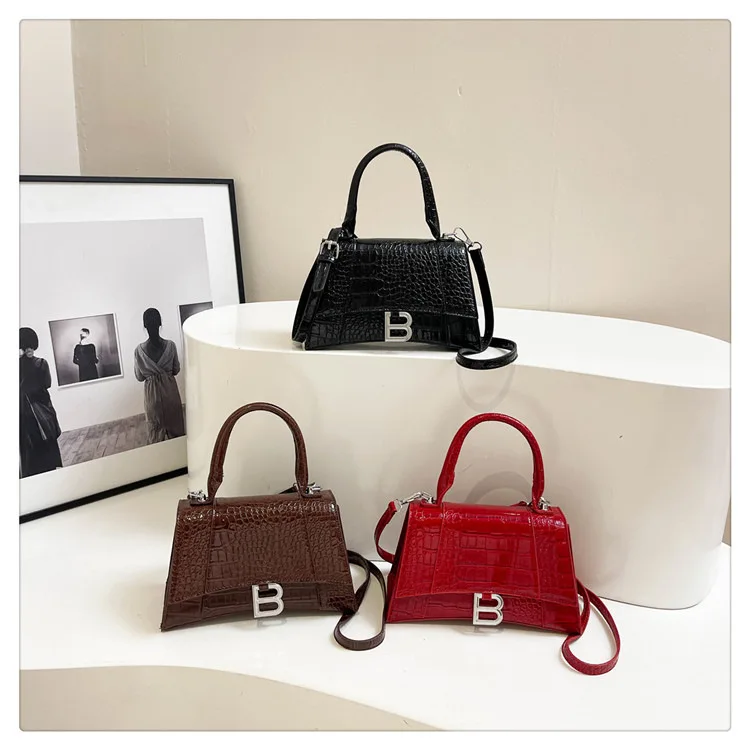 

Premium Alligator Leather Handbag, New Textured Letter Fashion Diagonal Span Women's Bag, Versatile Retro Shoulder Bag