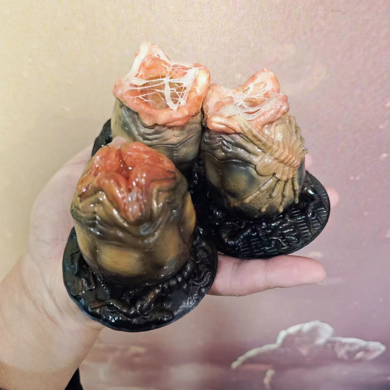 

Handpainted 1/12 Scale Neca Alien Egg Model Resin Fit for 6in Action Figure SHF Mezco Doll Toy Ornament Desktop Decoration Gift