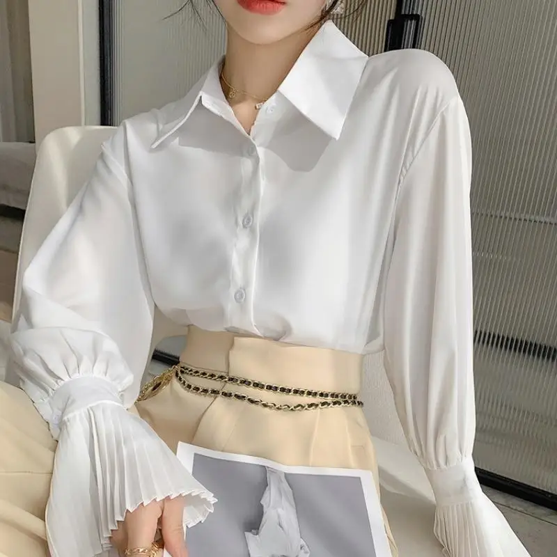 French Retro Pleated Trumpet Sleeve White Shirt with Long Sleeved Design Commuting Style Fashionable Chic Shirt Female Clothes