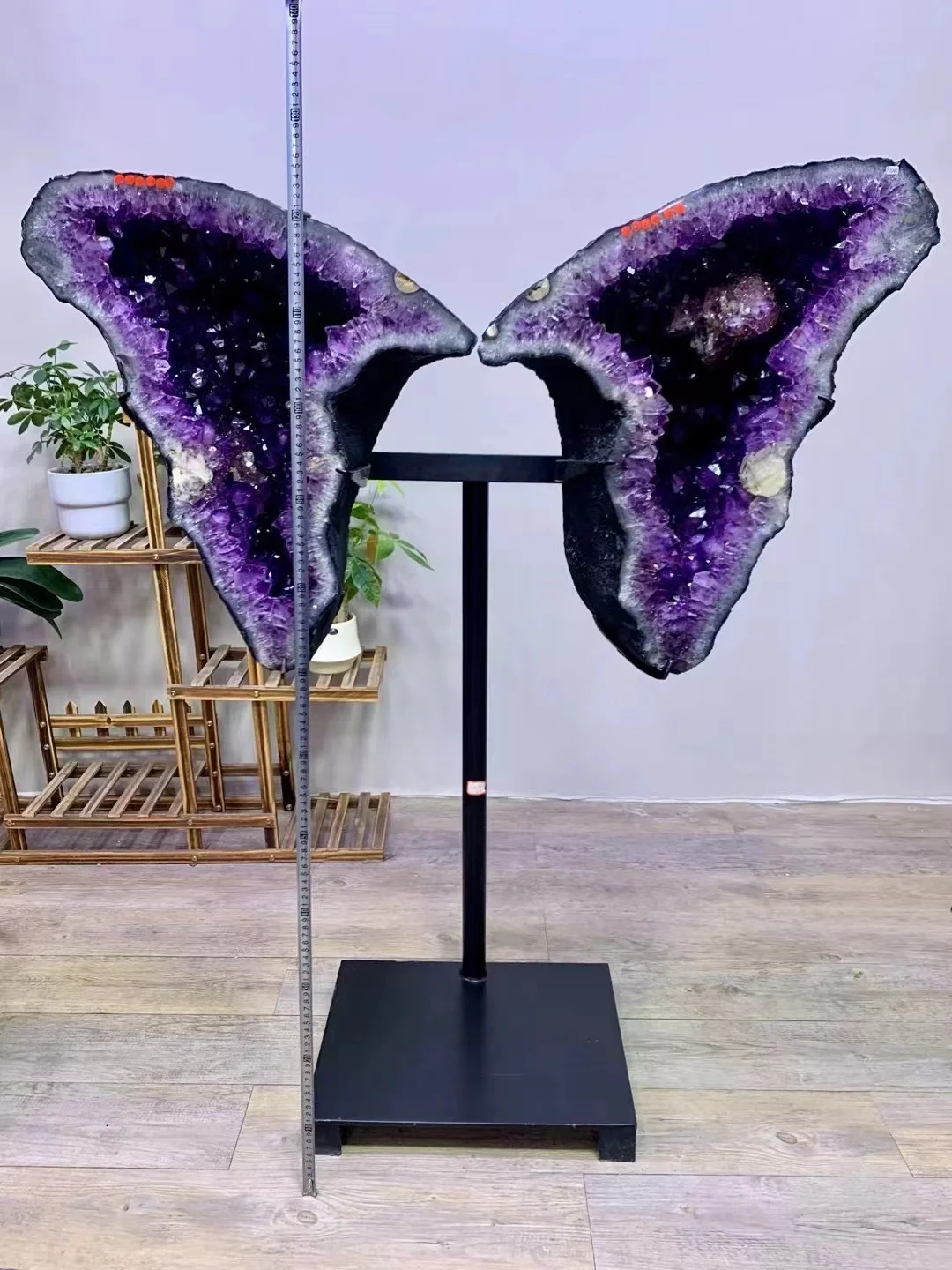 A pair of wings with metal brackets, home decoration, natural amethyst crystal crafts, butterfly wings
